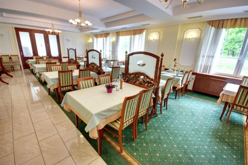 Hotel Cateski Dvorec Catez ob Savi Exterior photo