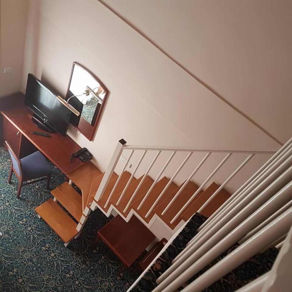 Hotel Cateski Dvorec Catez ob Savi Exterior photo